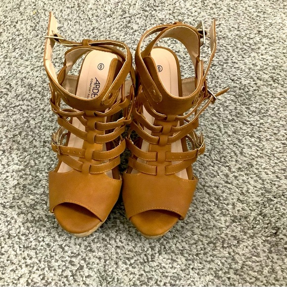 Ardene brown chunky platform heels - Picture 3 of 5